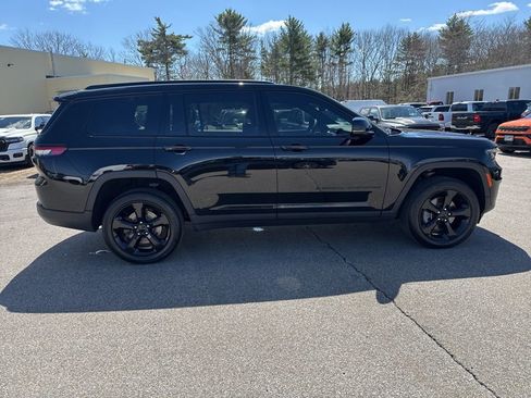 Certified 2025 Jeep Grand Cherokee L Limited w/ Black Appearance Package AWD/4WD image 6