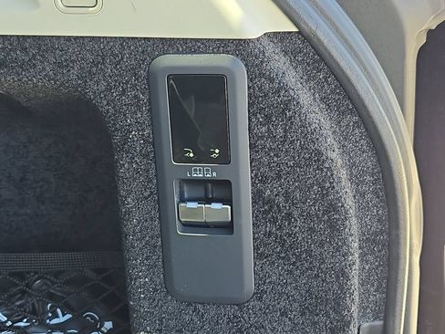 Certified 2025 Land Rover Range Rover SE AWD/4WD image 14