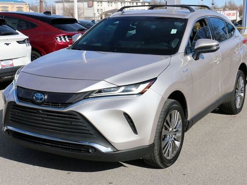 Used 2021 Toyota Venza Limited image 2