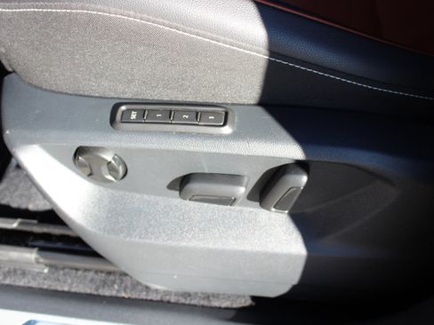 Used 2021 Volkswagen Tiguan SEL Premium R-Line image 3