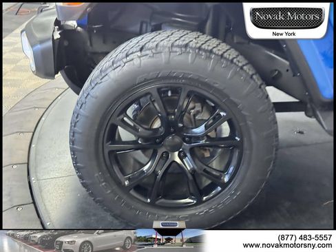 Used 2022 Jeep Wrangler Unlimited Sahara w/ Dual Top Group AWD/4WD image 5