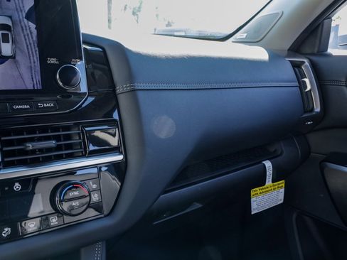 Used 2025 Nissan Pathfinder Platinum w/ Cargo Package image 32