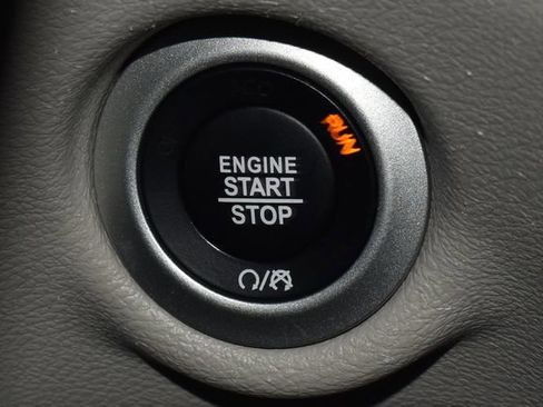 Certified 2022 Chrysler Pacifica Touring-L image 24