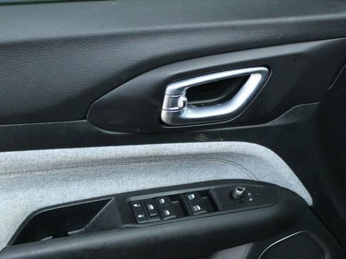 Used 2022 Jeep Compass Latitude image 13