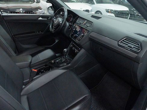 Used 2020 Volkswagen Tiguan SE R-Line w/ 3rd Row Seat Package image 37