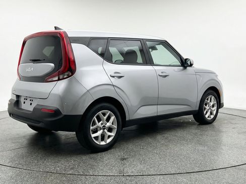Used 2025 Kia Soul LX w/ LX Technology Package FWD image 9