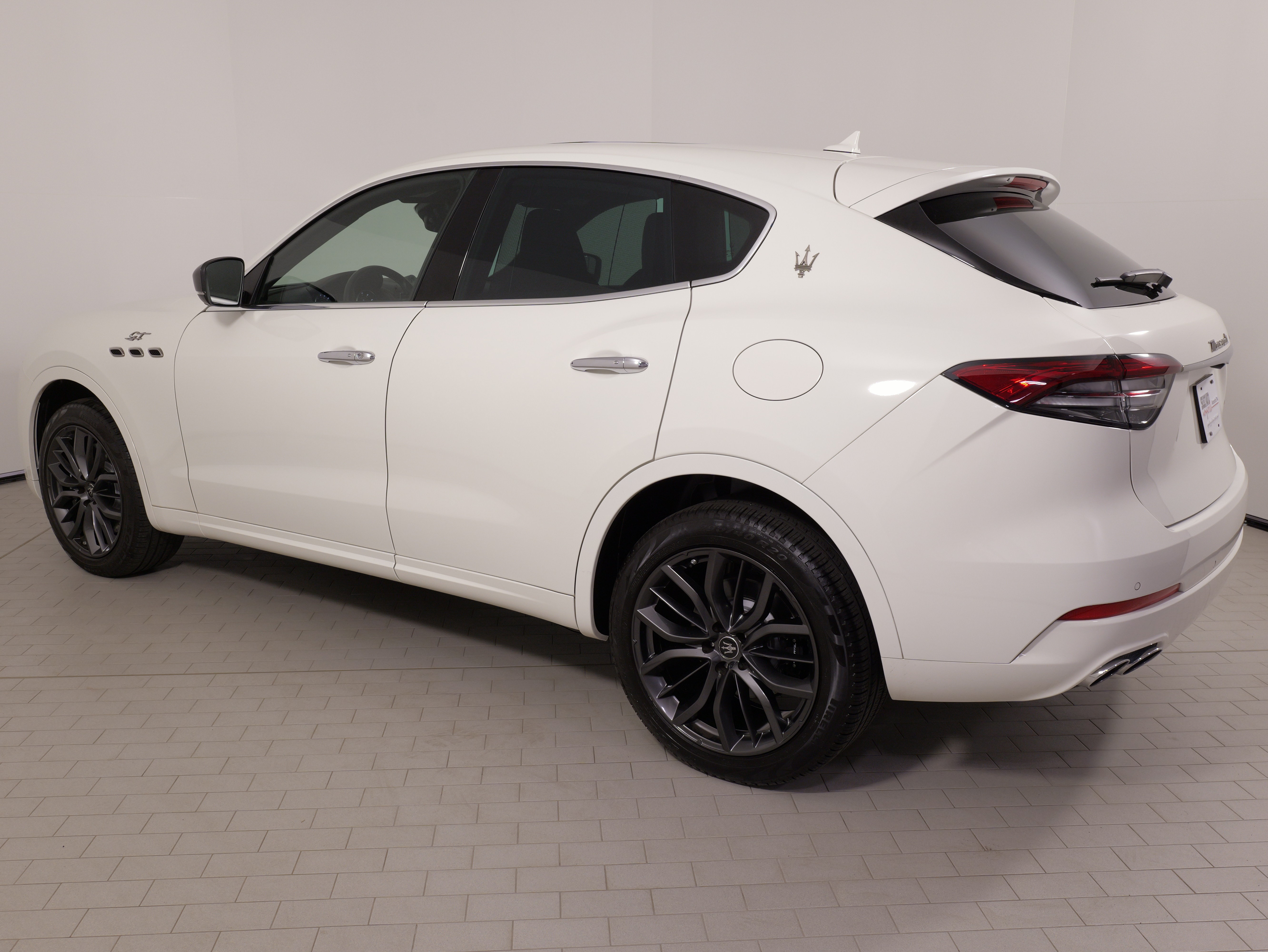 Used 2024 Maserati Levante GT Ultima AWD/4WD image 16