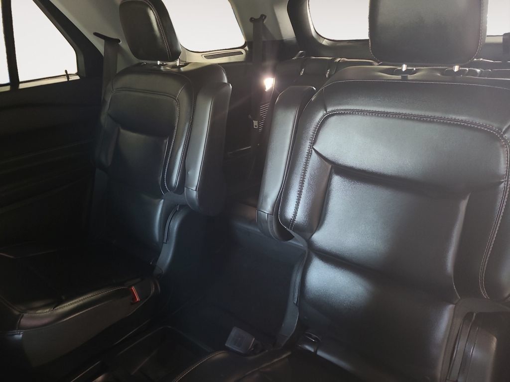 Used 2021 Ford Explorer XLT w/ Equipment Group 202A AWD/4WD image 13