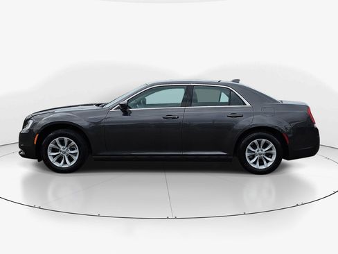 Used 2023 Chrysler 300 Touring RWD image 7