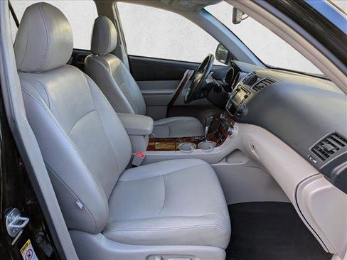 Used 2013 Toyota Highlander Limited image 19