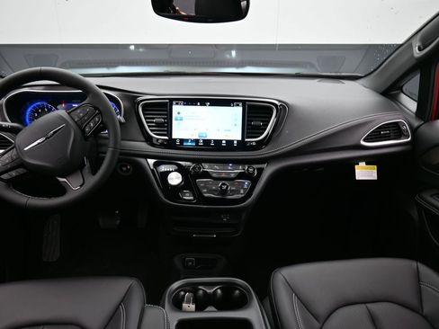 New 2026 Chrysler Pacifica Select w/ S Appearance Package image 13