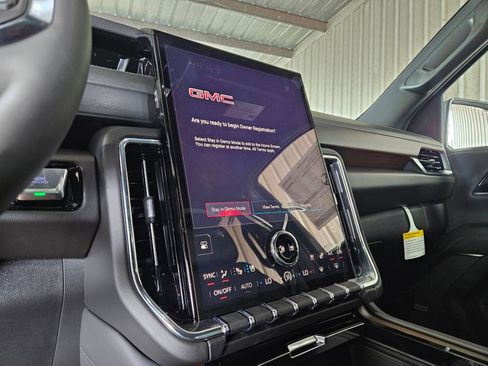 New 2026 GMC Yukon XL Denali w/ Denali Reserve Package AWD/4WD image 15