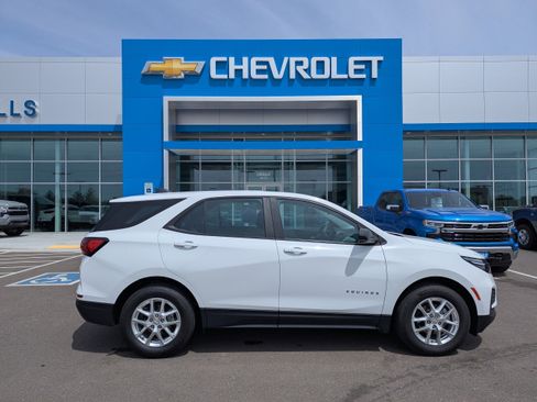 Certified 2022 Chevrolet Equinox LS w/ LPO, Floor Liner Package AWD/4WD image 36