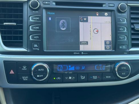Used 2015 Toyota Highlander Limited Platinum AWD/4WD image 17