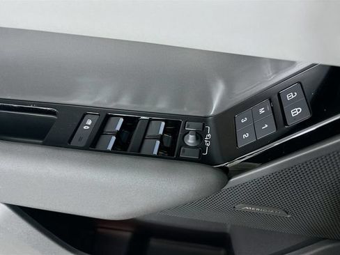 Used 2026 Land Rover Range Rover Velar S AWD/4WD image 19