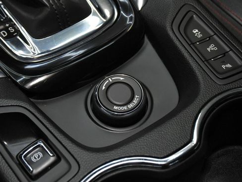 Used 2016 Chevrolet SS RWD image 33