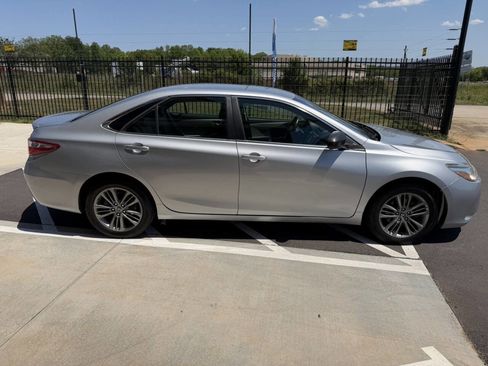 Used 2016 Toyota Camry SE FWD image 9