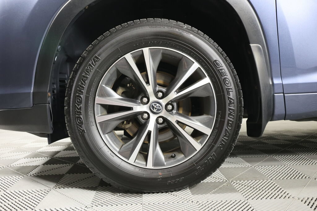 Used 2017 Toyota Highlander LE AWD/4WD image 9