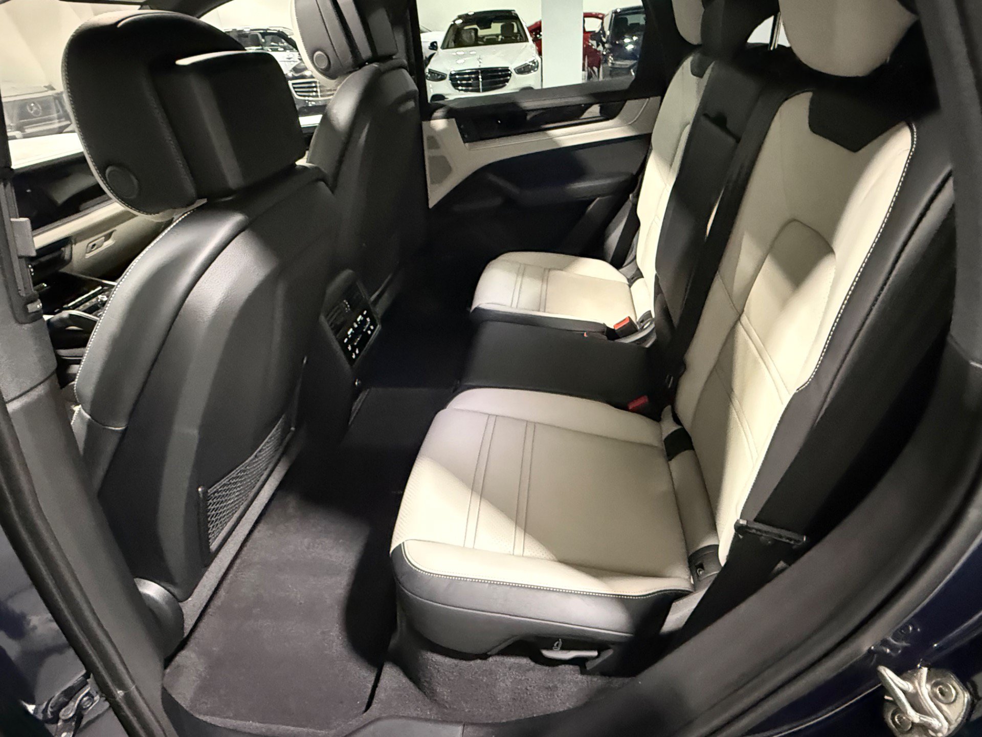 Used 2024 Porsche Cayenne AWD/4WD image 47