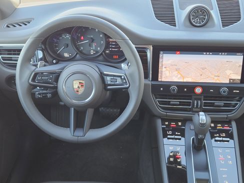 Certified 2025 Porsche Macan image 25