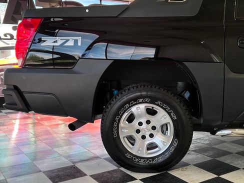 Used 2004 Chevrolet Avalanche Z71 w/ Sun And Sound Package AWD/4WD image 33