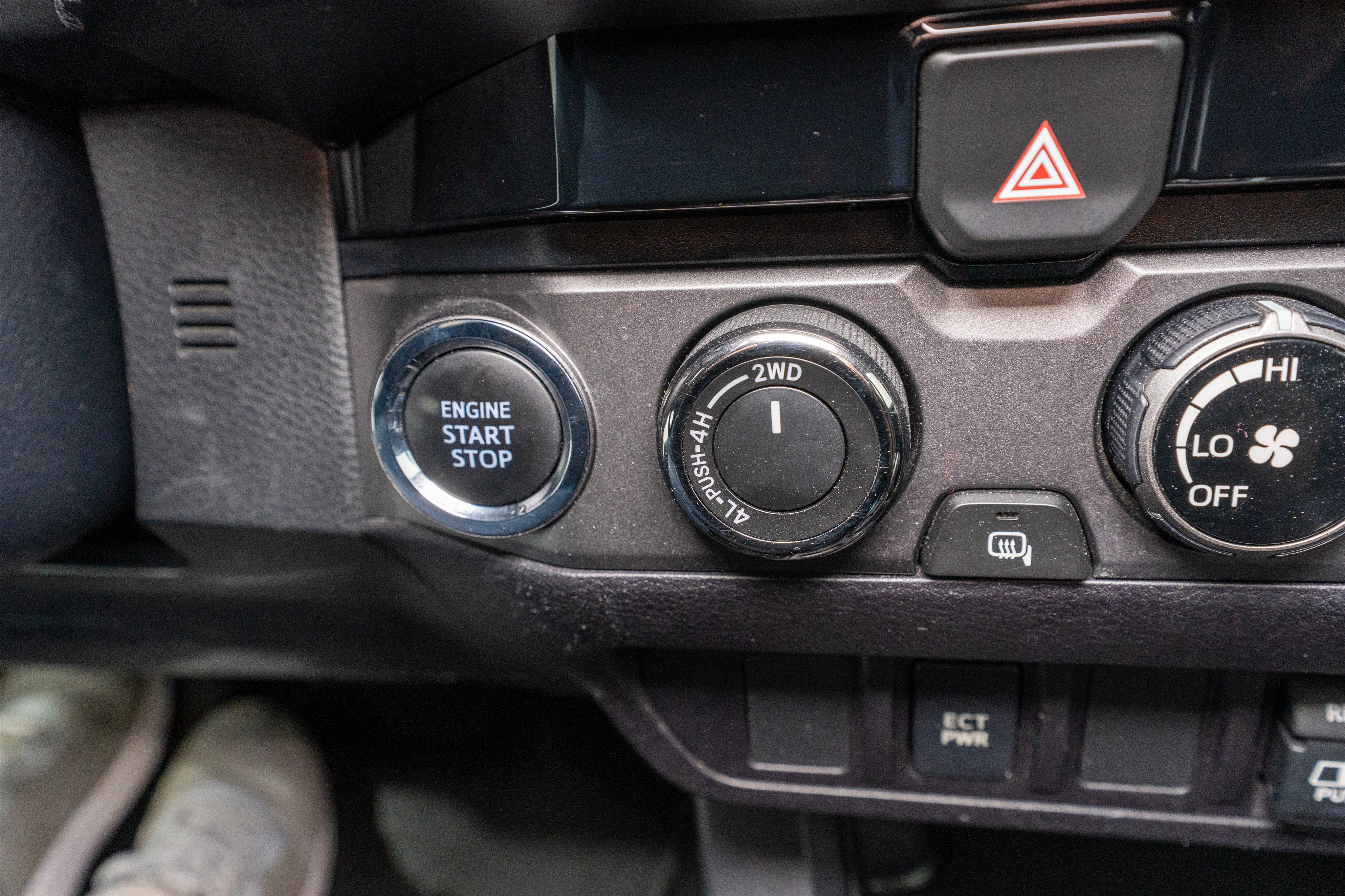 Used 2018 Toyota Tacoma TRD Off-Road AWD/4WD image 21