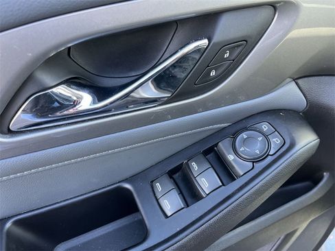 Used 2018 Chevrolet Traverse LT image 22