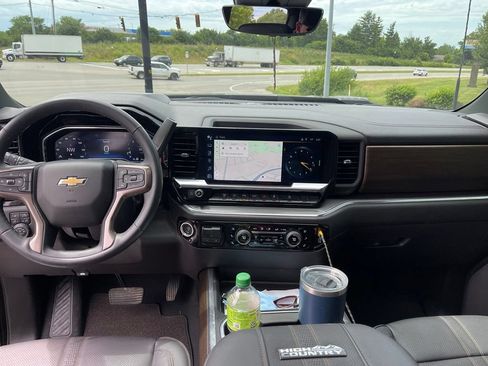 Used 2024 Chevrolet Silverado 2500 High Country w/ Technology Package AWD/4WD image 11