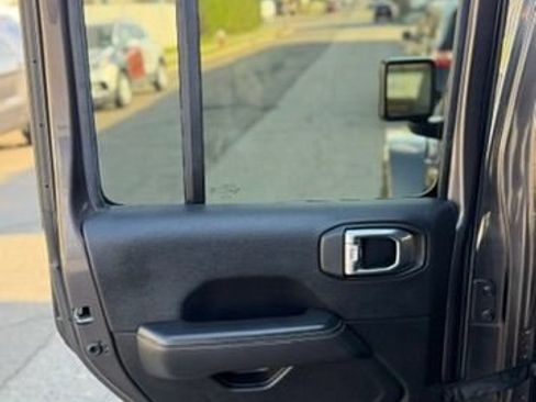 Used 2021 Jeep Wrangler Unlimited Sahara AWD/4WD image 15