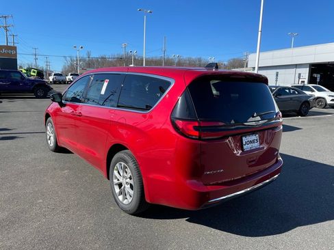 New 2026 Chrysler Pacifica Select AWD/4WD image 5