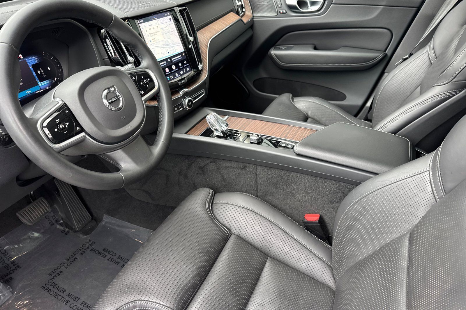 Used 2023 Volvo XC60 B5 Ultimate w/ Climate Package FWD image 9