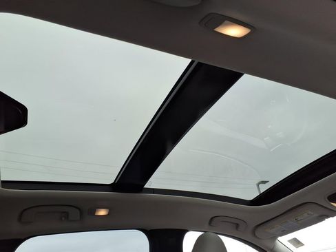 Used 2023 INFINITI QX50 Sensory image 8