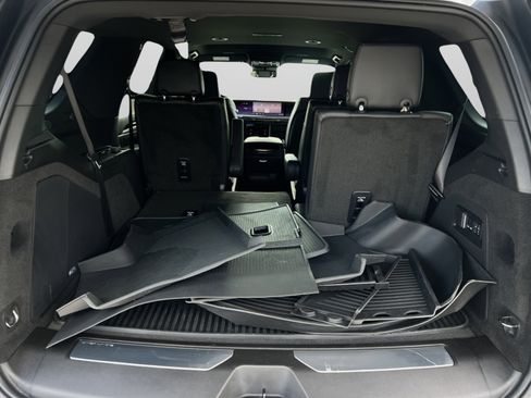 Used 2025 Cadillac Escalade Luxury w/ LPO, Floor Liner Package RWD image 29