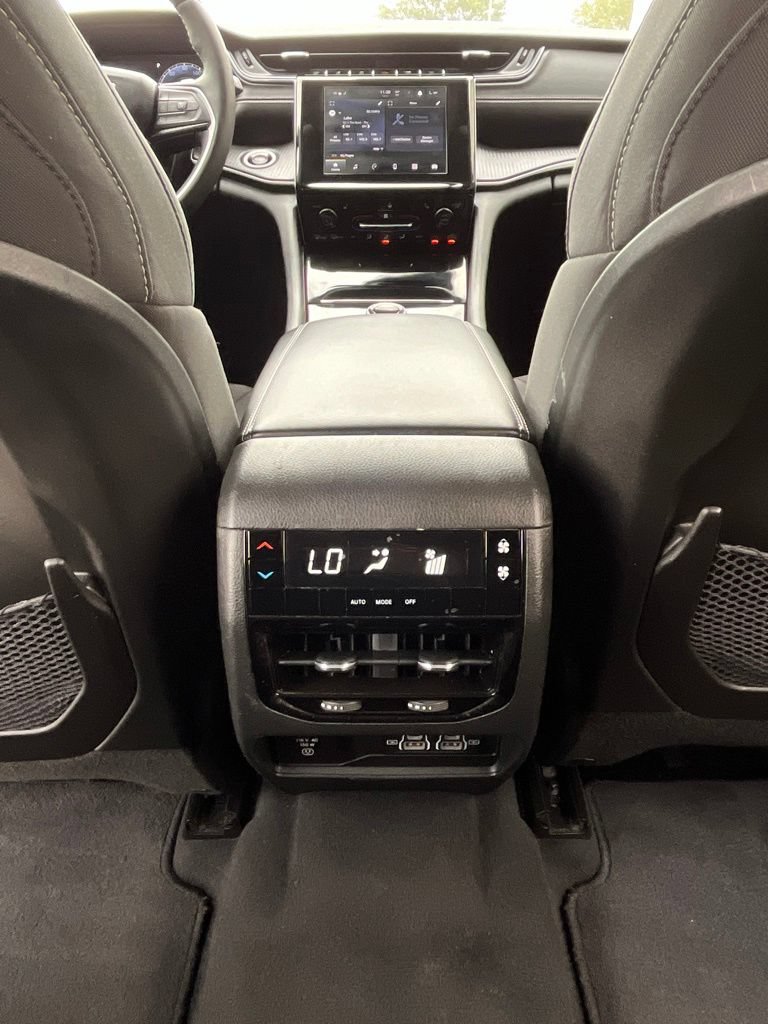 Certified 2024 Jeep Grand Cherokee L Laredo w/ Luxury Tech Group I AWD/4WD image 25