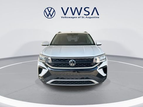 Certified 2023 Volkswagen Taos SE FWD image 3