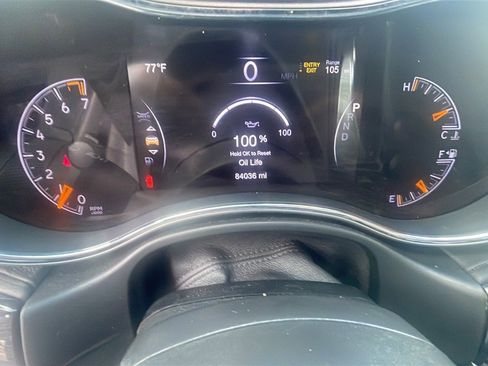 Used 2020 Jeep Grand Cherokee Overland image 3