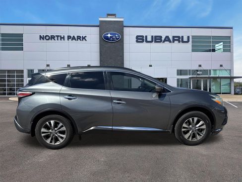 Used 2016 Nissan Murano SV FWD image 2