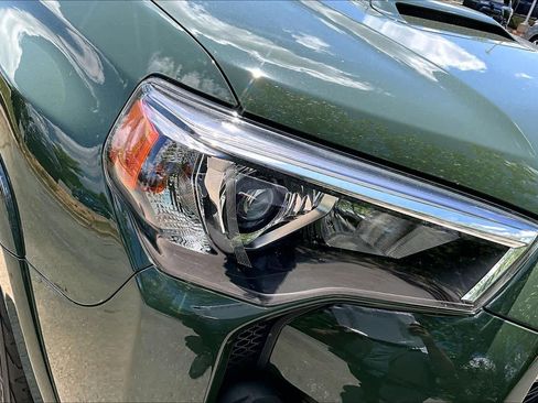 Used 2022 Toyota 4Runner TRD Off-Road Premium w/ Moonroof Package AWD/4WD image 28