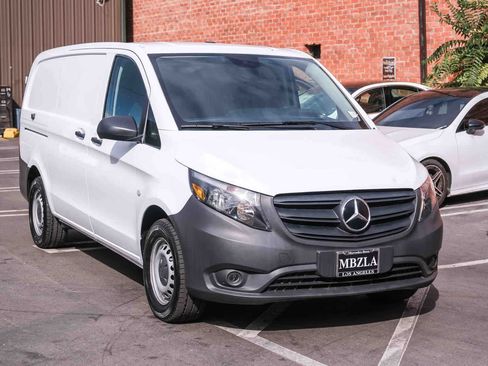 Used 2023 Mercedes-Benz Metris image 3