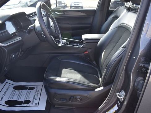 Used 2023 Jeep Grand Cherokee L Laredo image 14