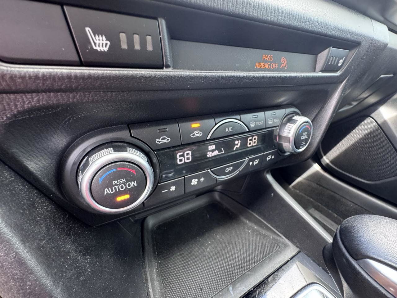 Used 2018 MAZDA MAZDA3 Touring FWD image 26