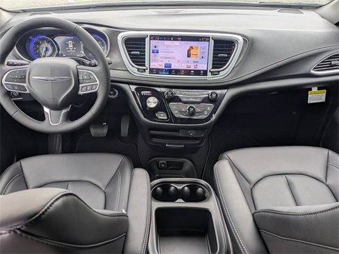 New 2026 Chrysler Pacifica Select image 16