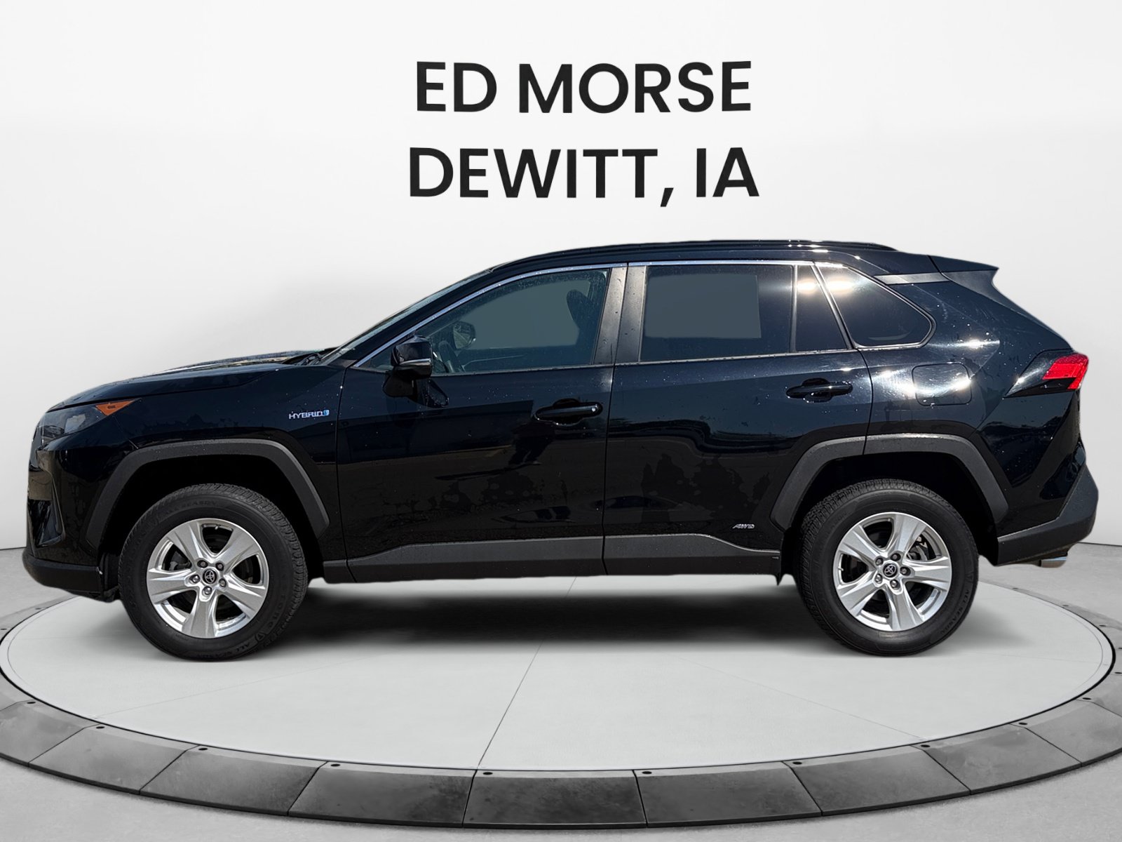 Used 2021 Toyota RAV4 LE AWD/4WD image 2