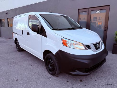 Used 2019 Nissan NV200 S image 3