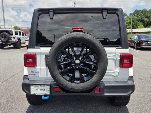 Used 2022 Jeep Wrangler Unlimited Sahara AWD/4WD image 7