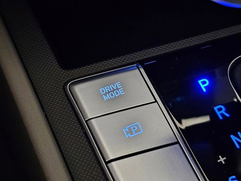 Used 2024 Hyundai Elantra SEL image 28