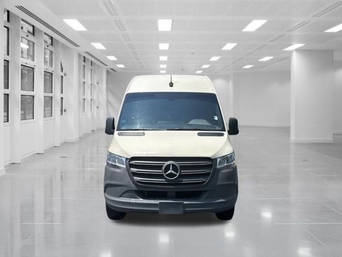 Used 2024 Mercedes-Benz Sprinter 2500 image 2