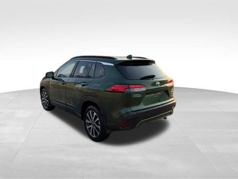 Used 2023 Toyota Corolla Cross XLE image 3