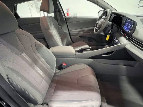 Used 2021 Hyundai Elantra SE image 23