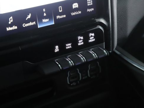 Used 2023 RAM 1500 Laramie AWD/4WD image 14